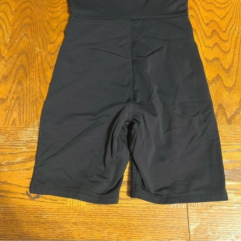 Aritzia Babaton Contour V-Neck Shorts Romper Sz S in Black Athletic